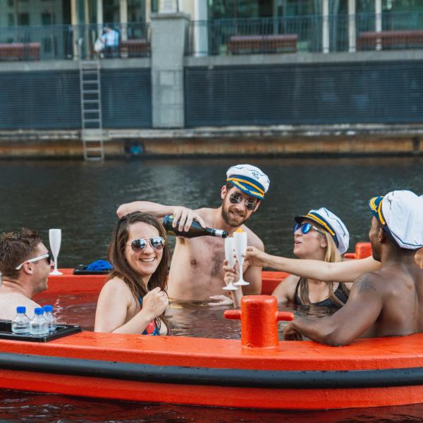 Skuna Hot Tub and BBQ Boats at West India Quay
